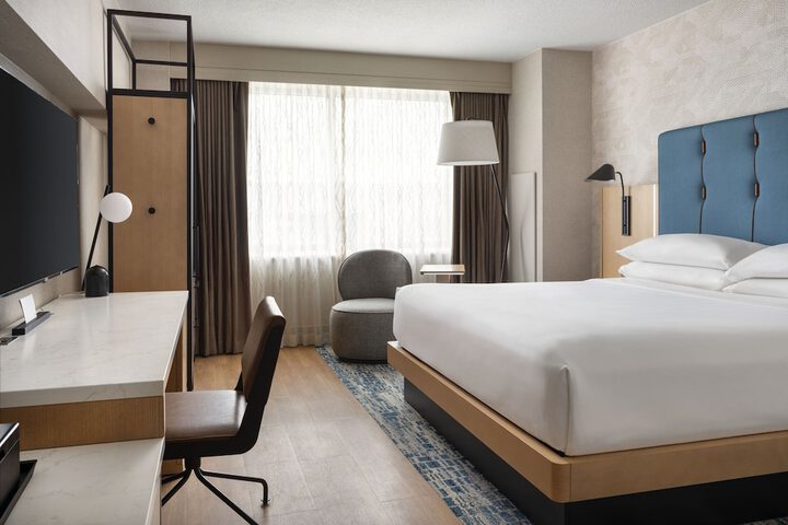 Room 18 of 104