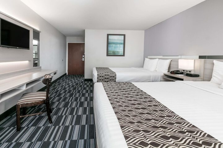 Room 21 of 32