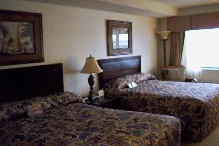 Clover Island Inn