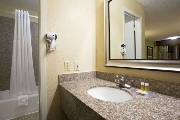 Room 8 of 14