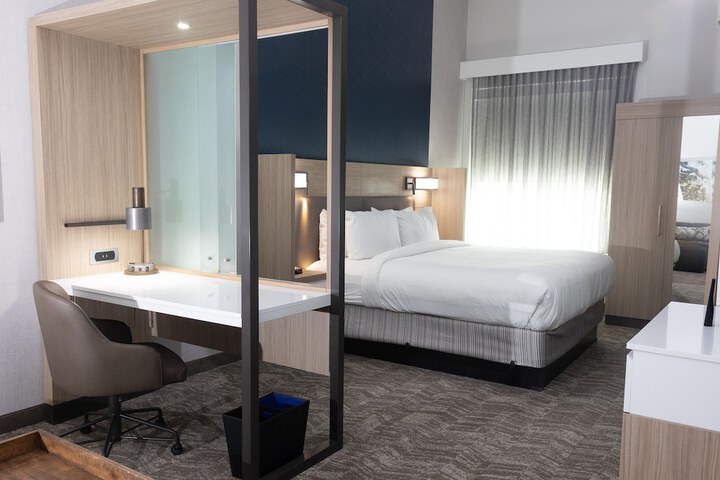 Room 13 of 23