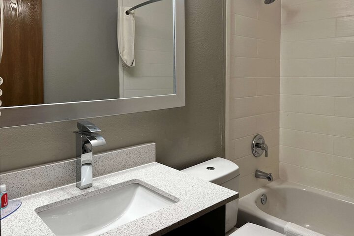 Room 10 of 22