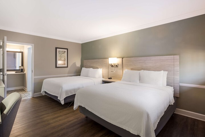 Room 4 of 22