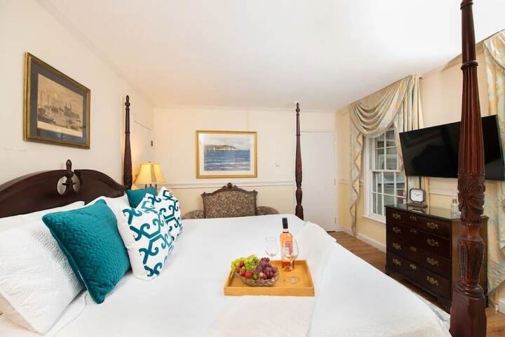 Room 100 of 156