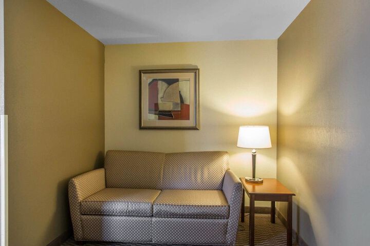 Room 17 of 39