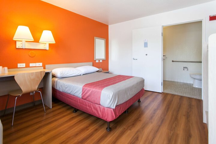 Room 18 of 30