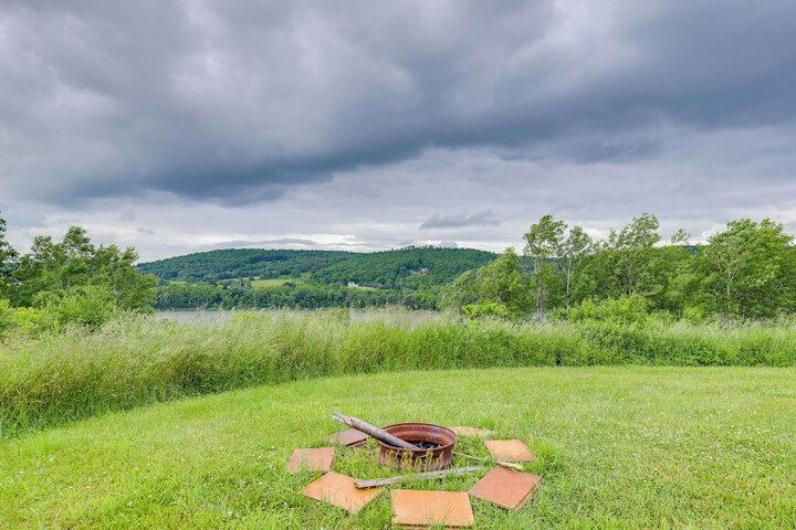 Lawrenceville Apartment w / Deck Near Gaming Lands!