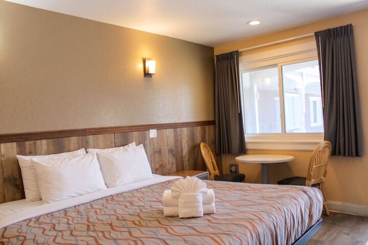 Colonial Inn Motel