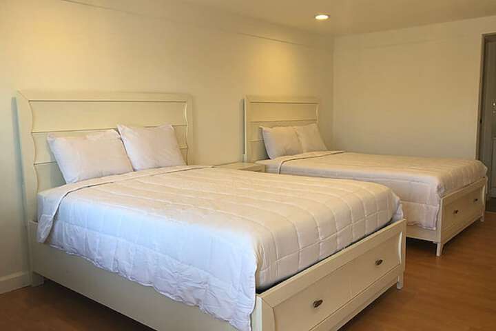 Room 9 of 32