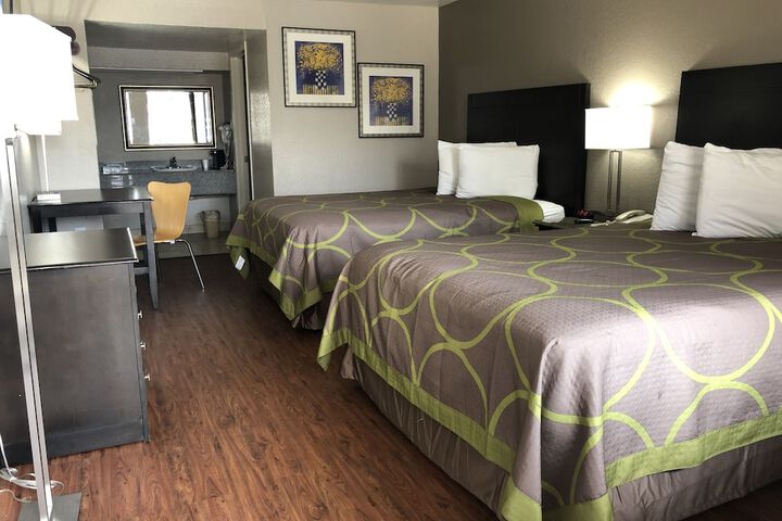 Room 25 of 46