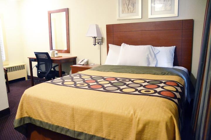 Room 5 of 18
