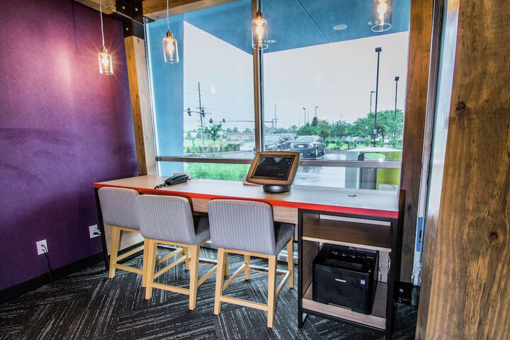 Business Center 27 of 28