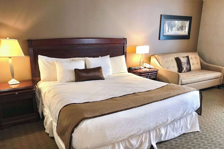 Room 8 of 34