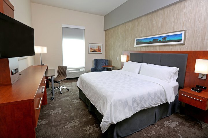 Holiday Inn & Suites Sioux Falls - Airport by IHG
