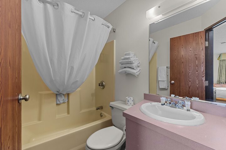 Nisswa Hotel and Suites