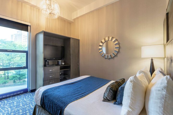 Room 52 of 75
