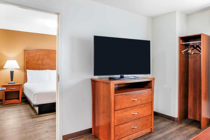 Days Inn & Suites by Wyndham Sherwood Park Edmonton
