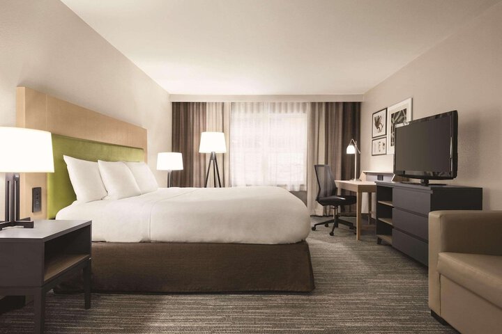 Country Inn & Suites by Radisson Dubuque, IA