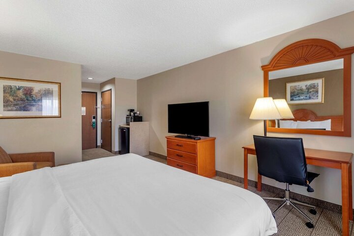 Room 10 of 33
