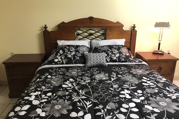 Room 33 of 59
