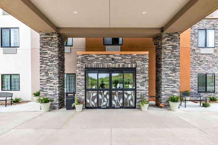 Hotel 3 of 34