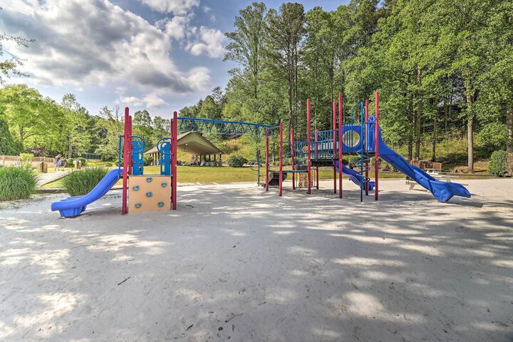 Indoor Pool & Golf Course Views: Lake Lure Condo!
