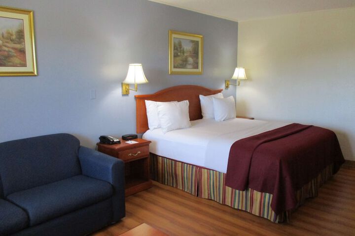 Room 10 of 11