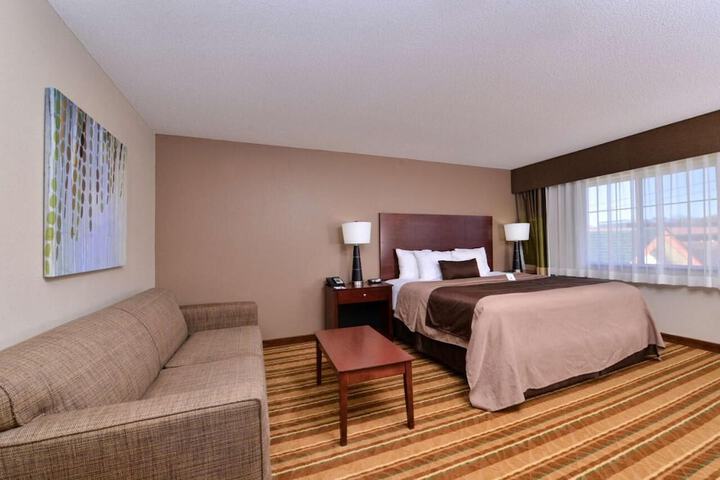 Room 6 of 8