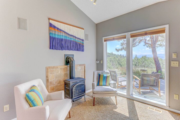 Mountain Views + Hot Tub: Airy Forest Escape!