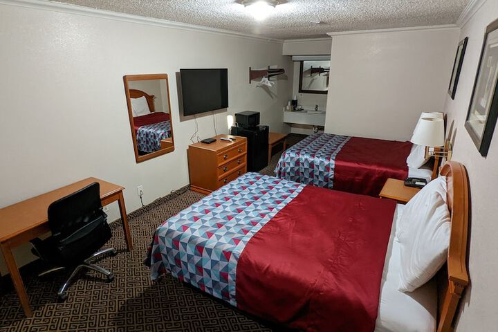 Room 8 of 11