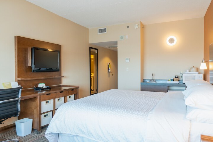 Room 28 of 34