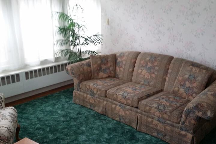 Chestnut Charm Bed & Breakfast