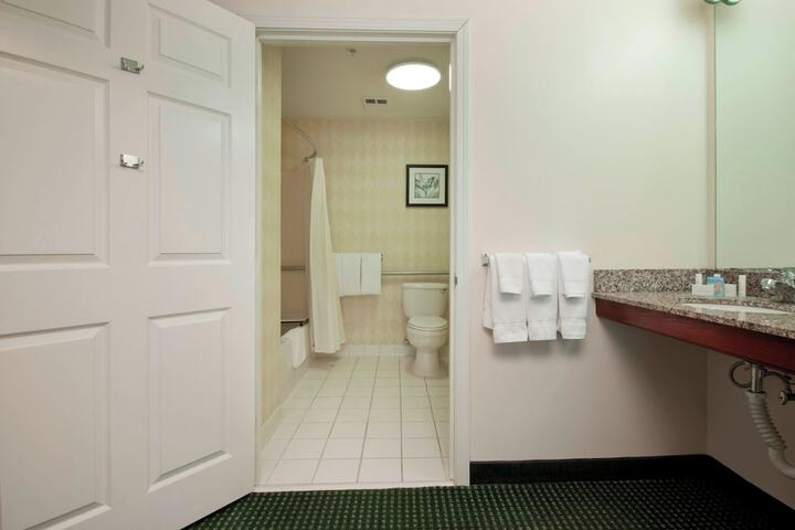 Room 19 of 38