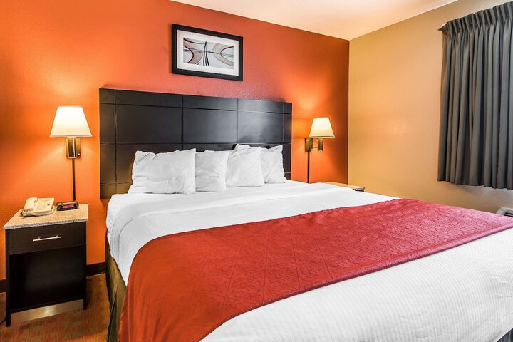 Room 34 of 40