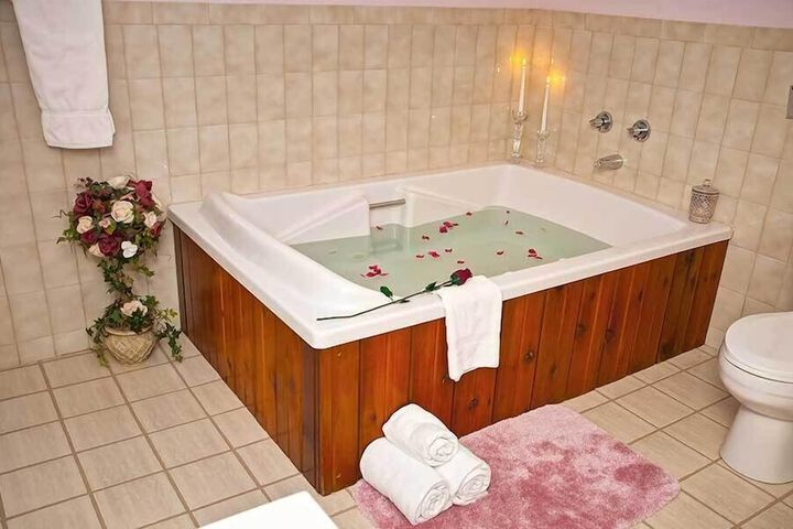 Hot Tub 18 of 19