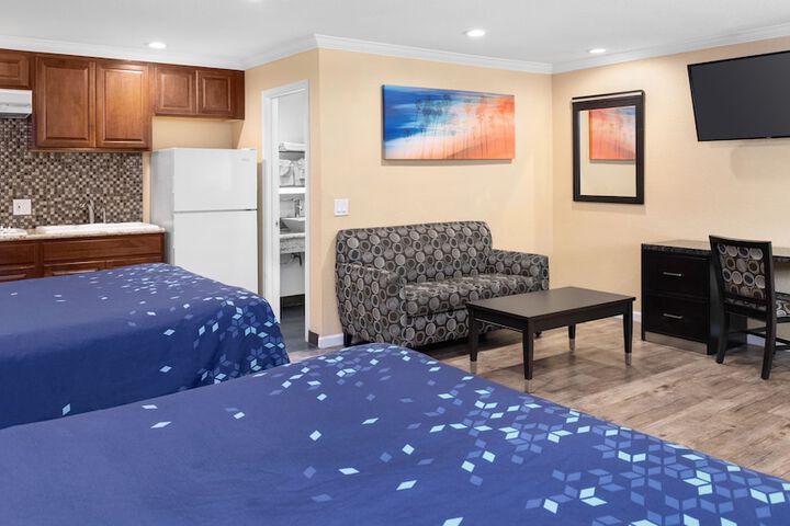 Room 9 of 25