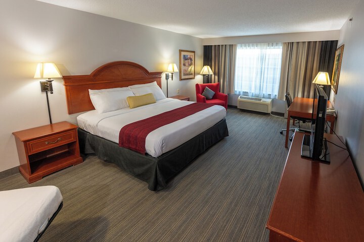 Room 4 of 16