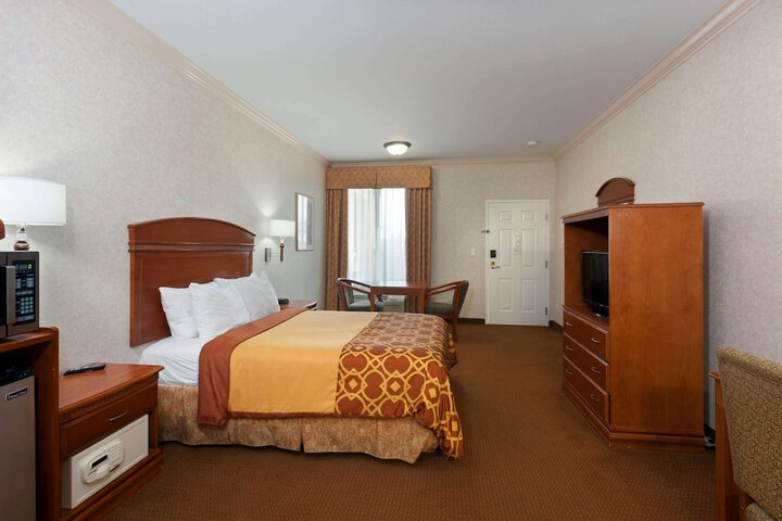 Room 11 of 20