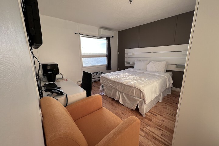 Room 27 of 71