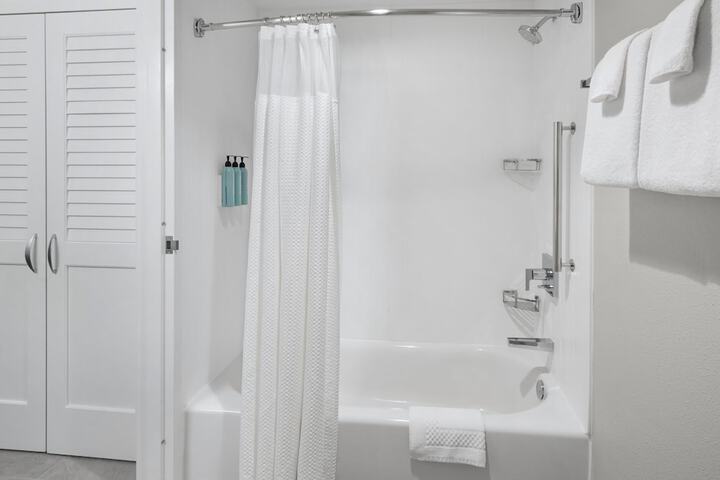 Room 12 of 34