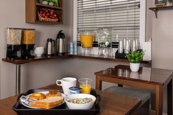 Breakfast/Coffee Service 38 of 45