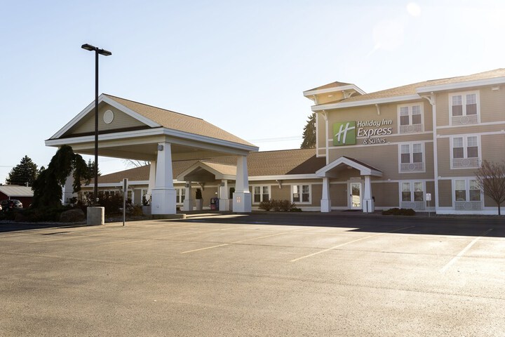Holiday Inn Express Hotel & Suites Iron Mountain by IHG