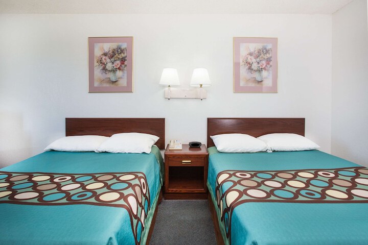 Room 17 of 30