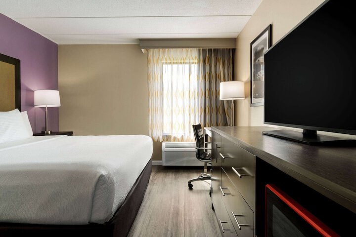 Room 13 of 32