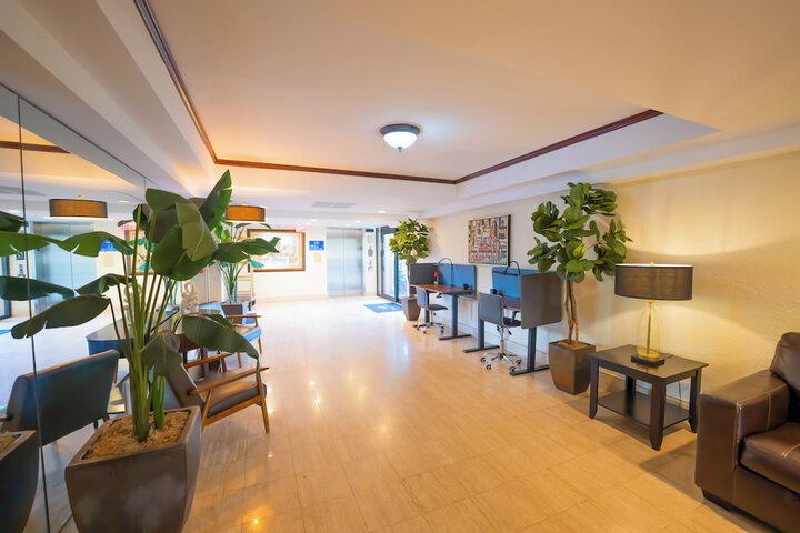 Business Center 82 of 83