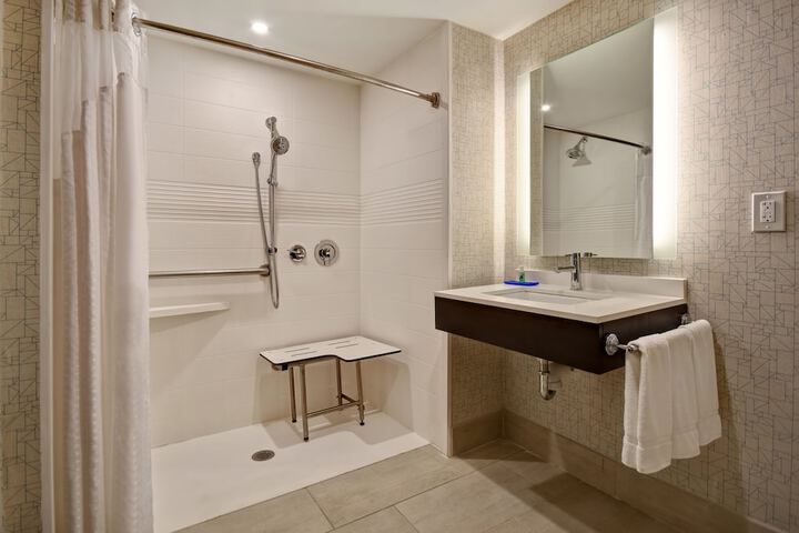 Holiday Inn Express & Suites Allentown-Dorney Park Area by IHG