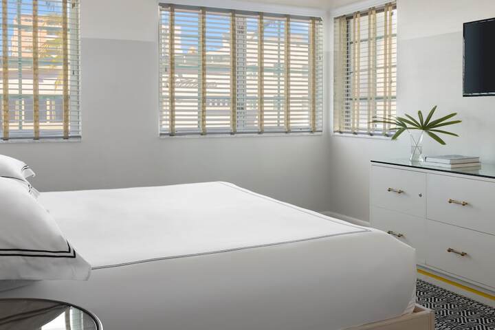 Room 45 of 127