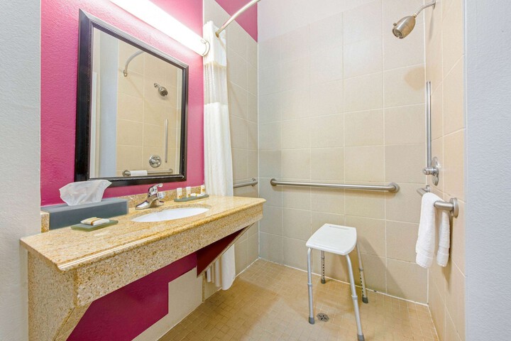 Room 15 of 25