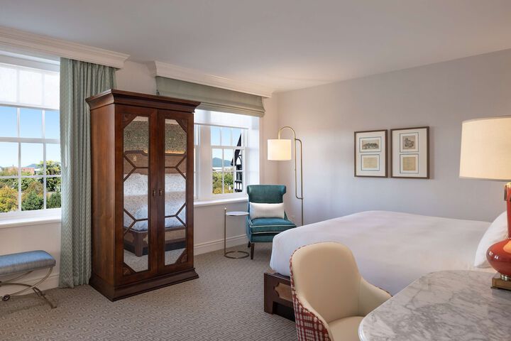 Hotel Roanoke & Conference Center Curio Collection by Hilton