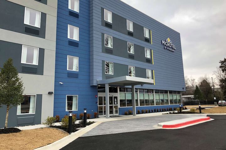 Microtel Inn & Suites by Wyndham Hot Springs